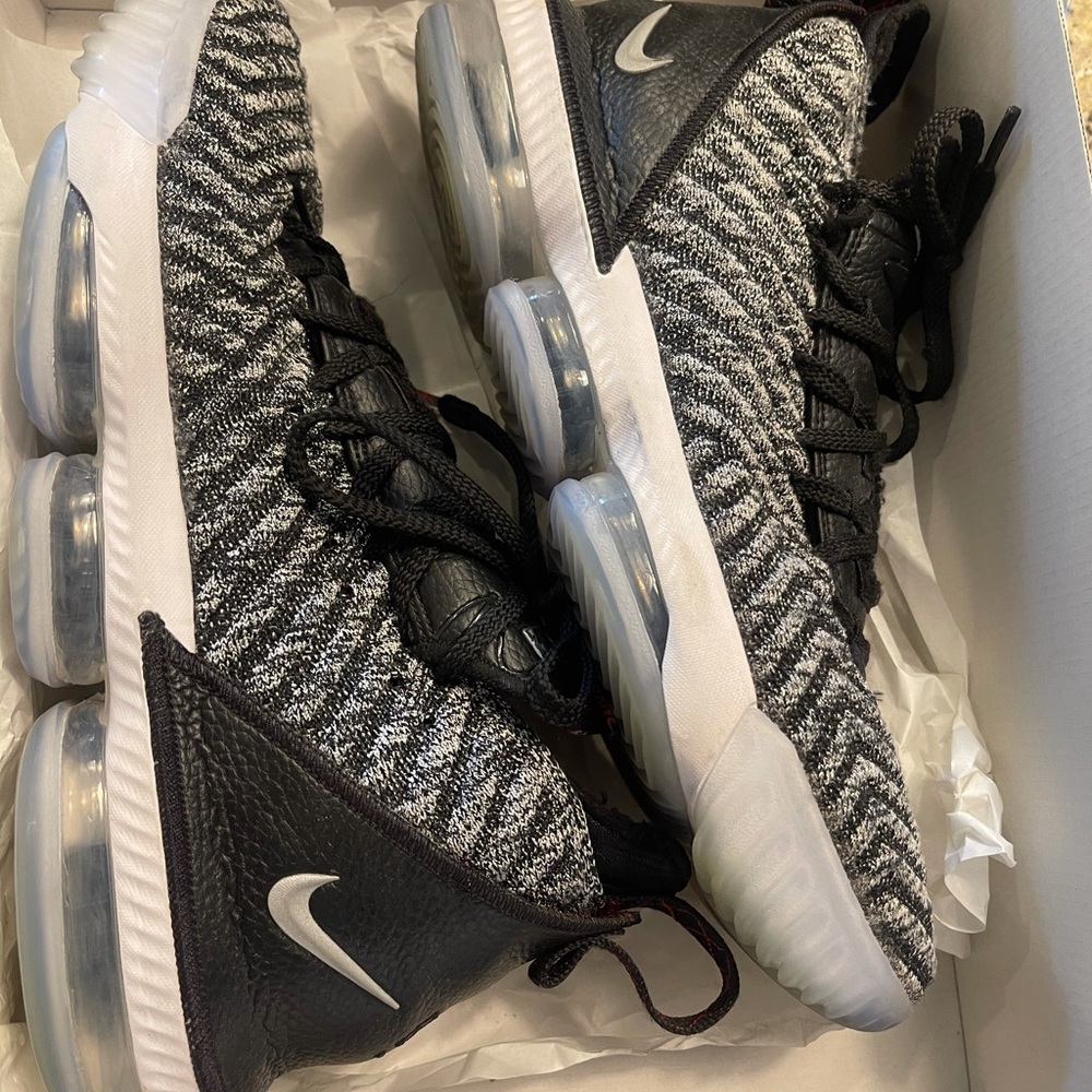 Lebron 16 Oreos size 11
